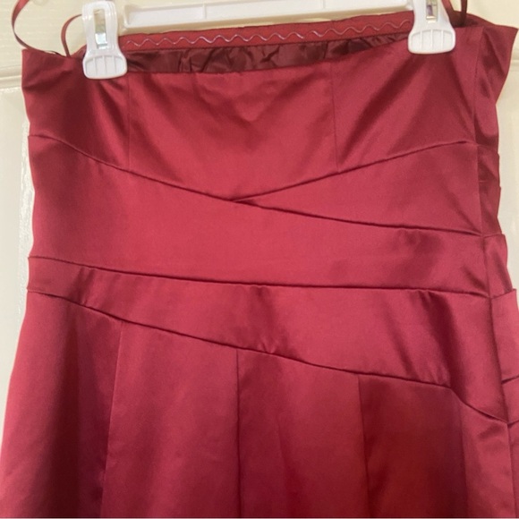 Elegant Burgundy Strapless Dress - Picture 4 of 10